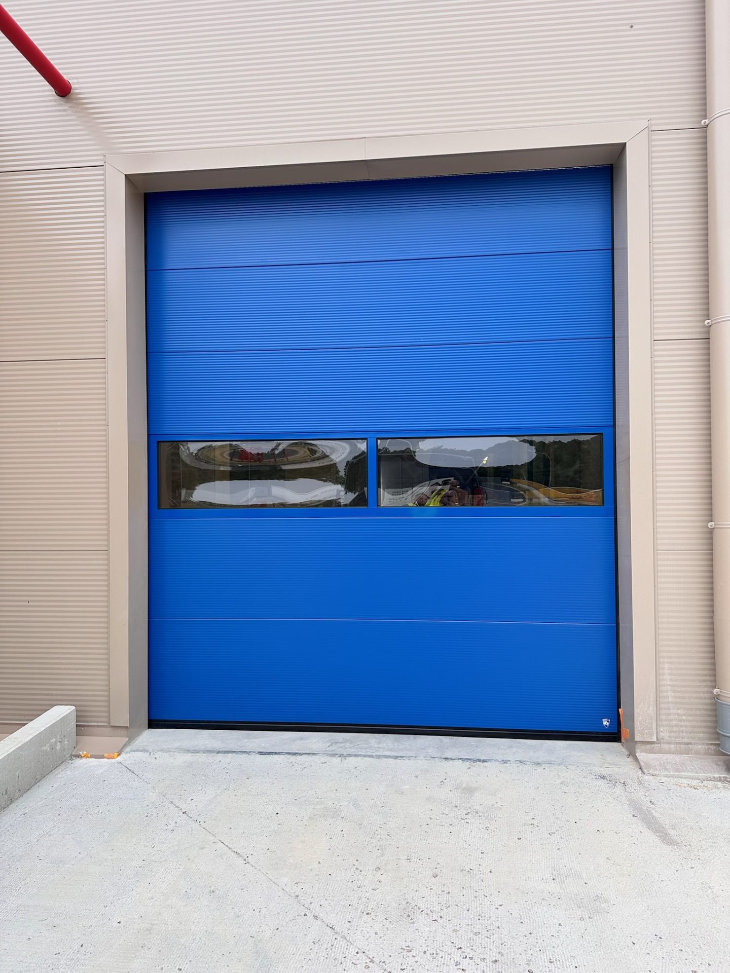 Fourniture et pose de portes de garage par WoodWorks Menuiseries (2)
