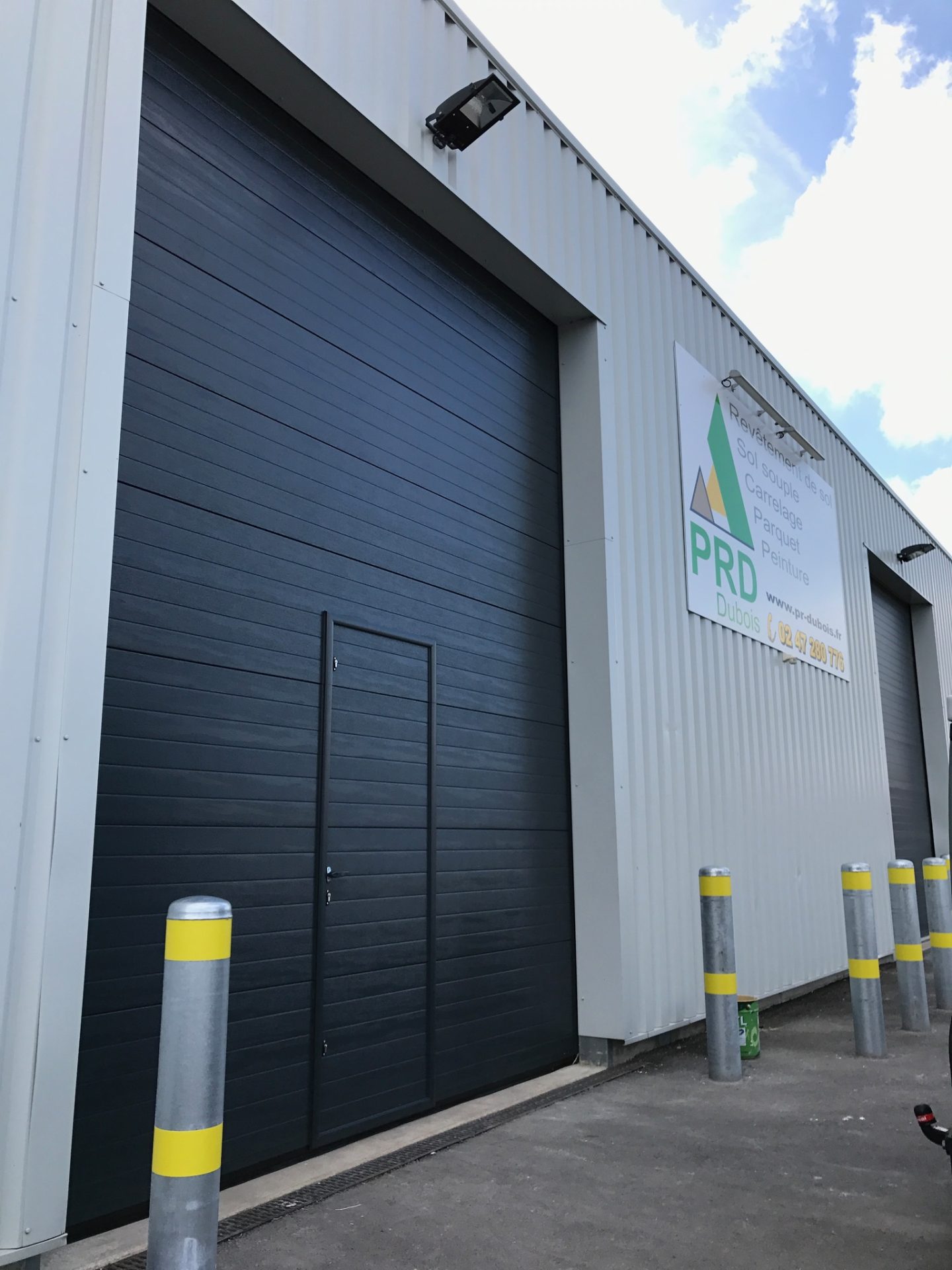 Fourniture et pose de portes de garage par WoodWorks Menuiseries (8)