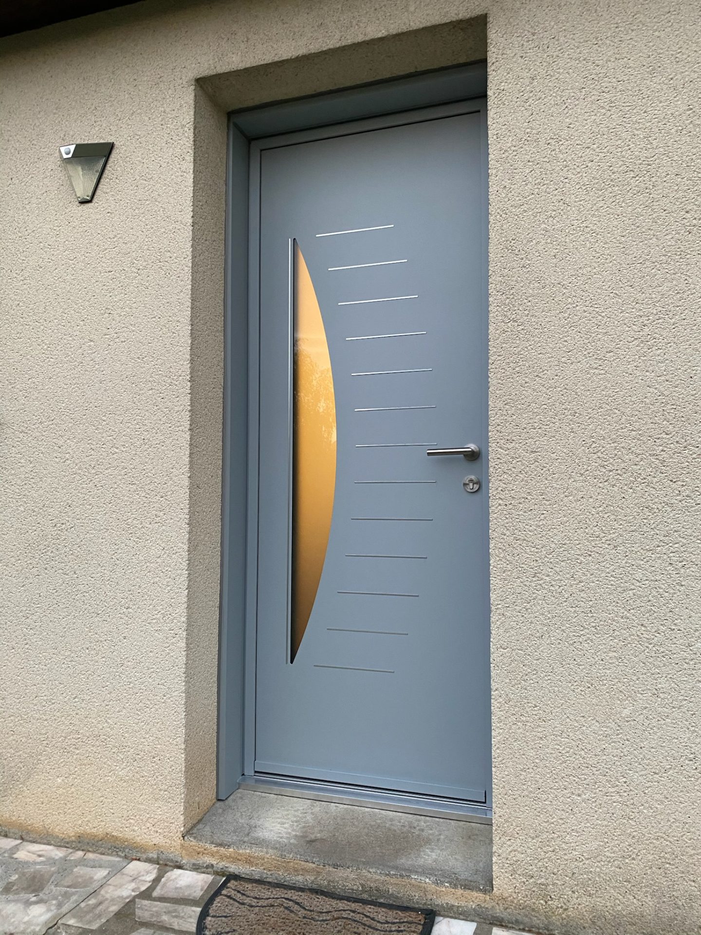 Fourniture et pose de portes d'entrée par WoodWorks Menuiseries (1)