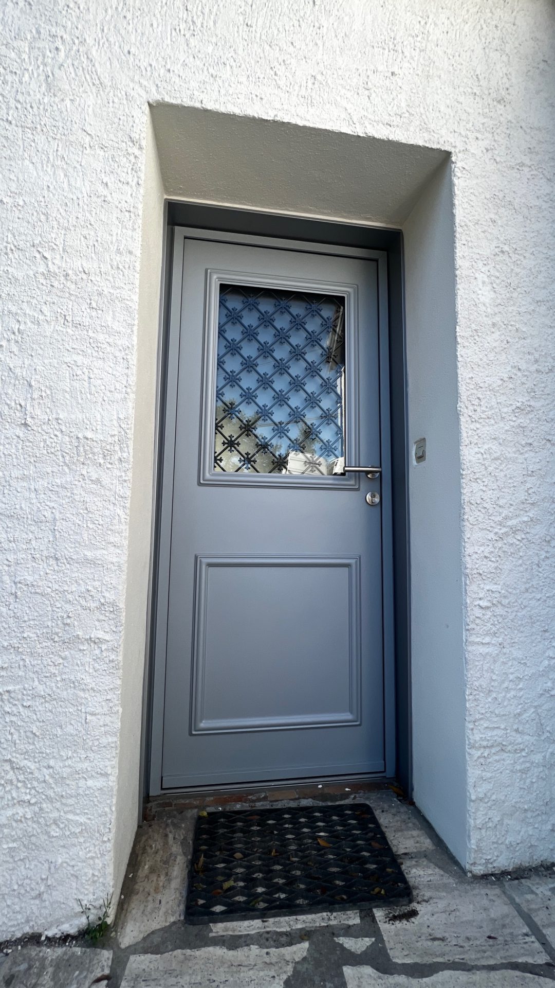 Fourniture et pose de portes d'entrée par WoodWorks Menuiseries (10)