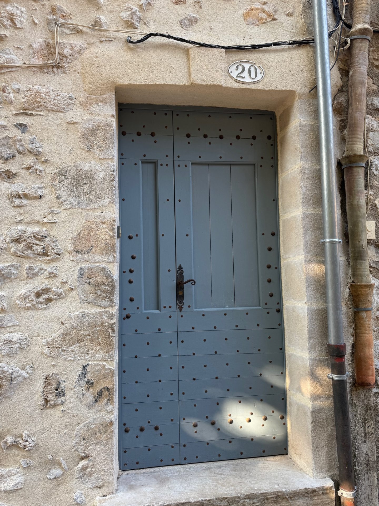 Fourniture et pose de portes d'entrée par WoodWorks Menuiseries (3)