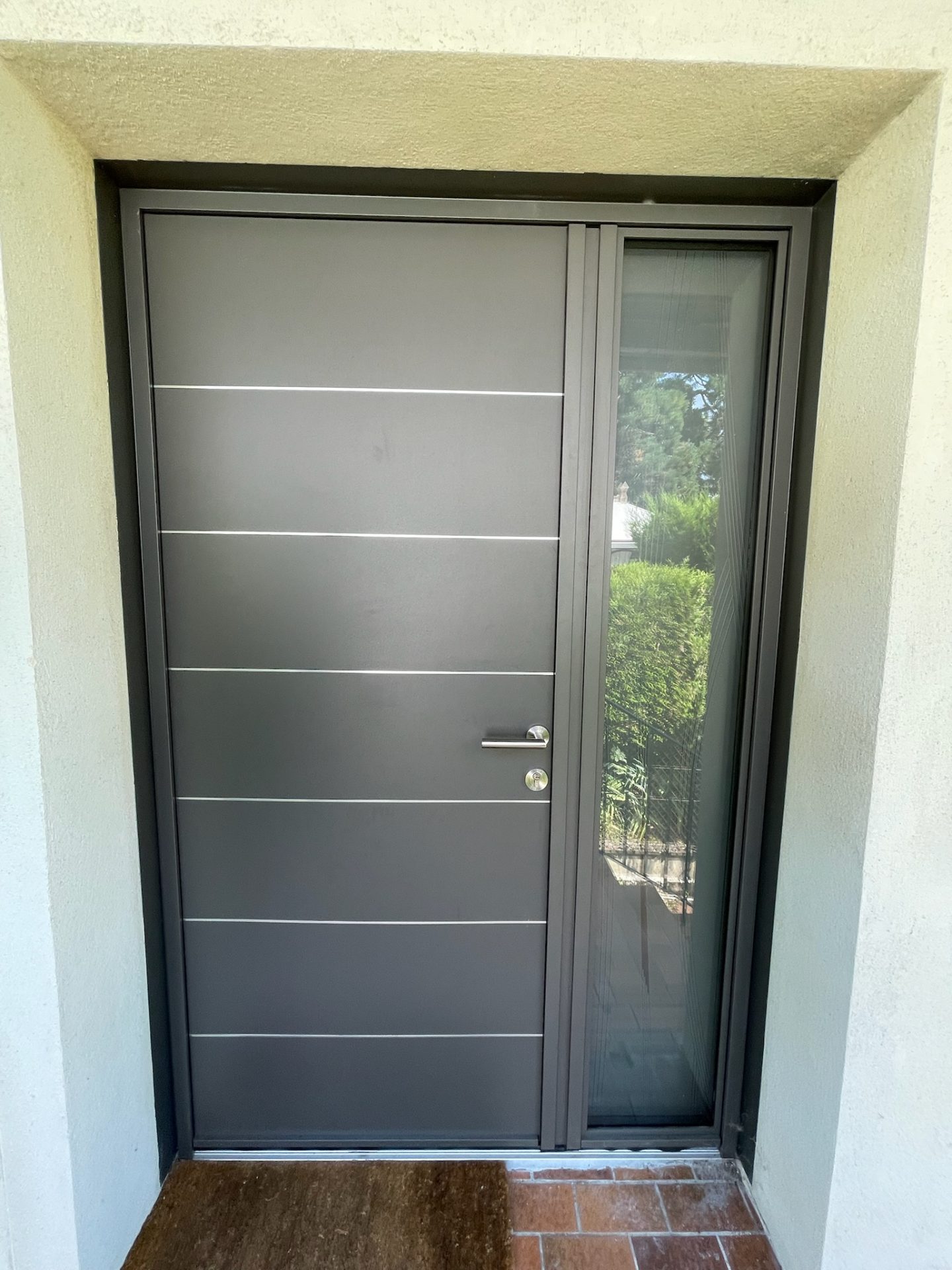 Fourniture et pose de portes d'entrée par WoodWorks Menuiseries (5)