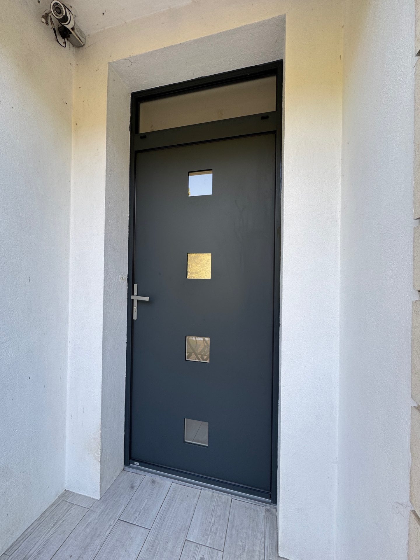 Fourniture et pose de portes d'entrée par WoodWorks Menuiseries (6)
