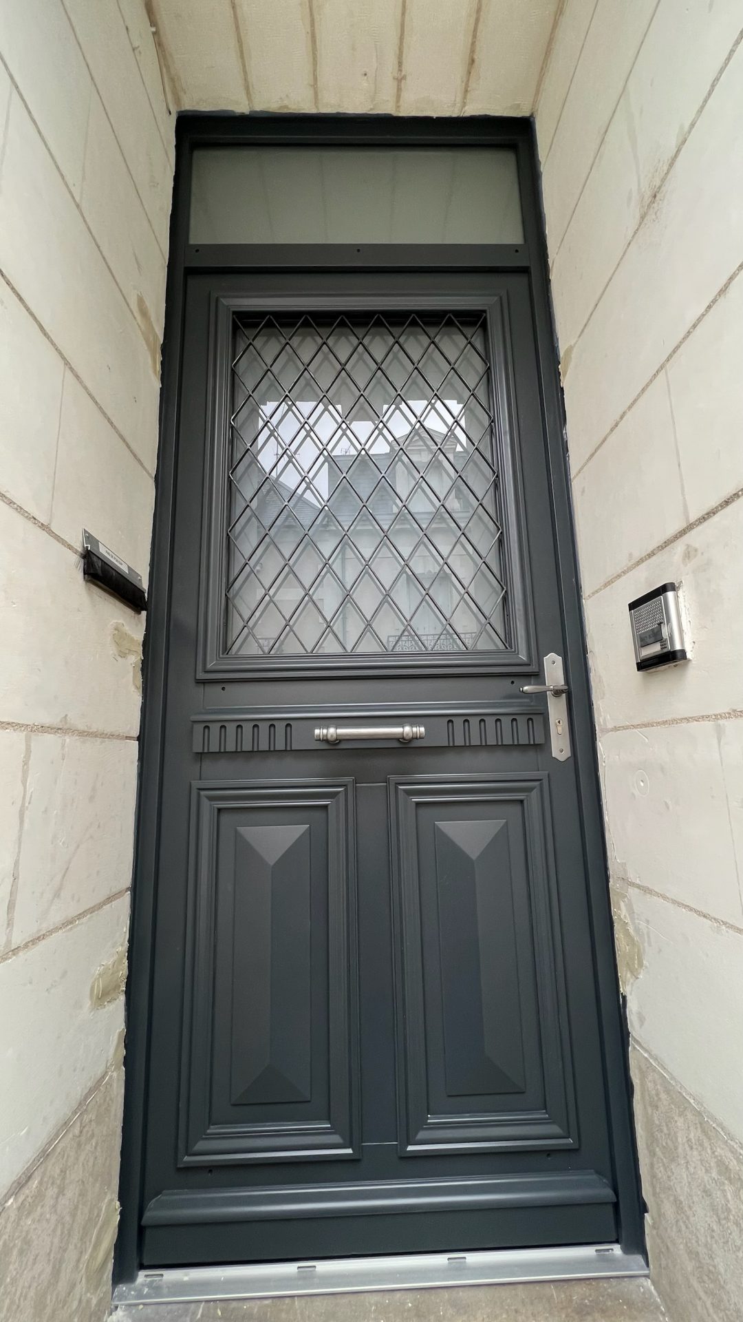 Fourniture et pose de portes d'entrée par WoodWorks Menuiseries (7)