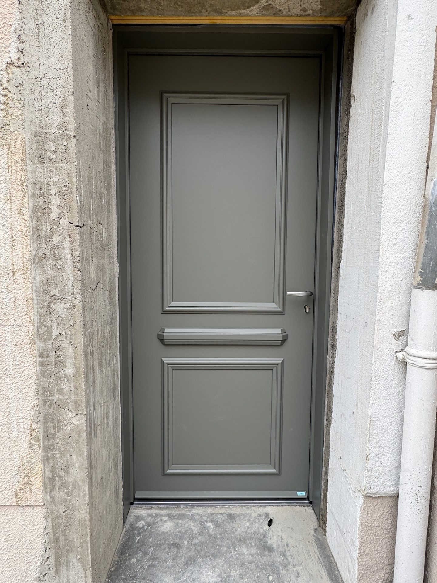 Fourniture et pose de portes d'entrée par WoodWorks Menuiseries (7)